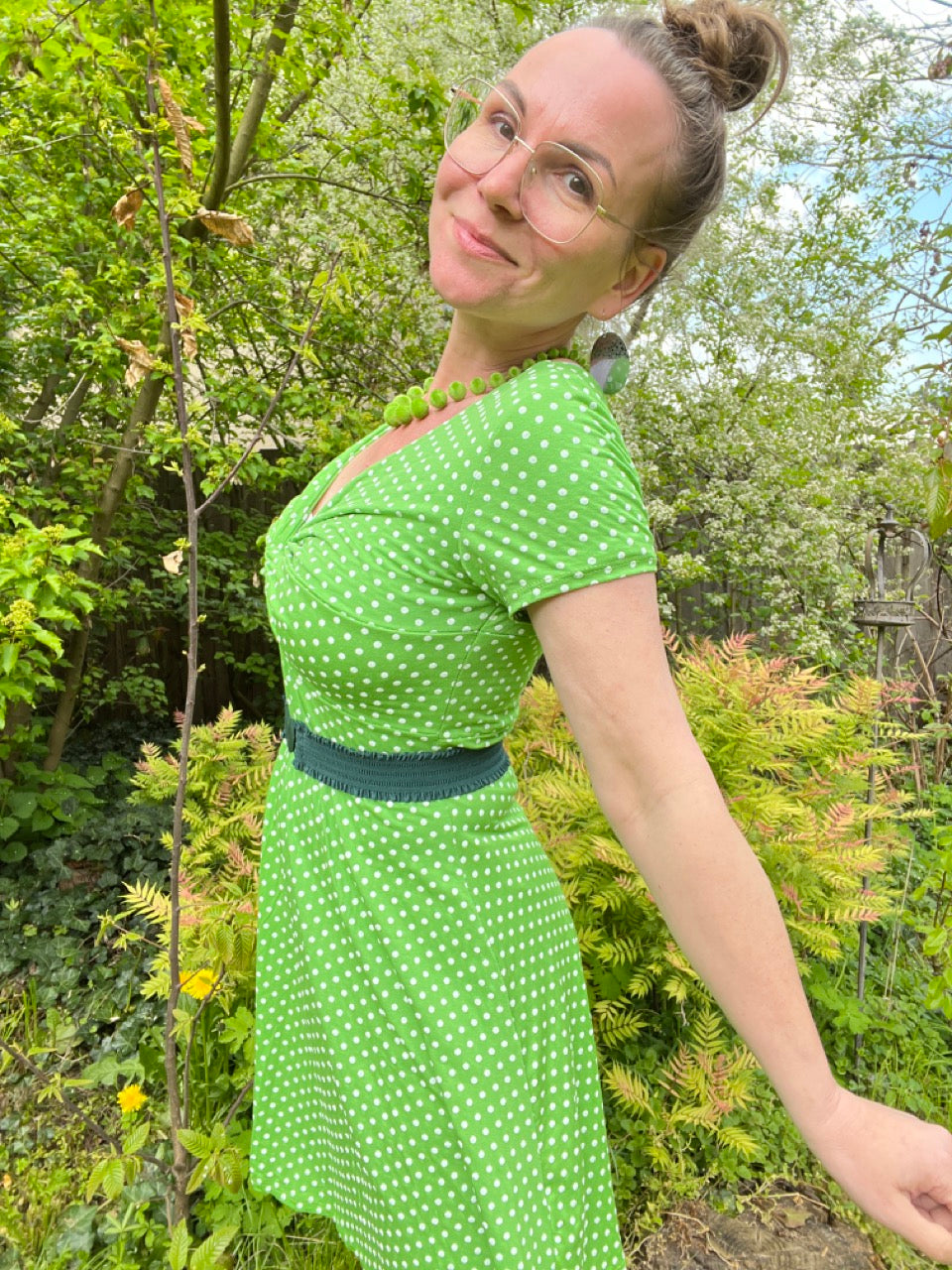 Kleid BESTSELLER Punktvoll Kiwi Grün