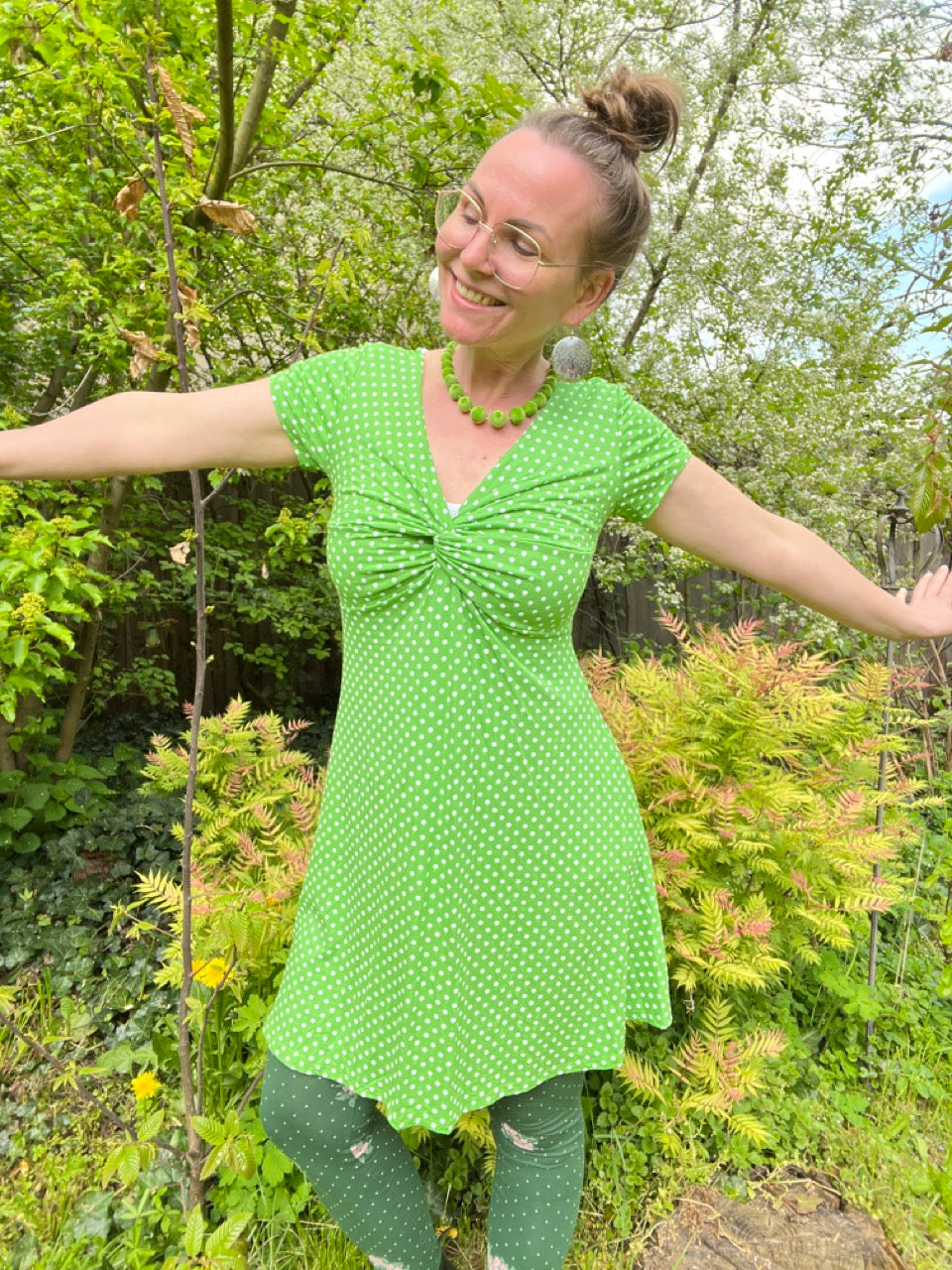 Kleid BESTSELLER Punktvoll Kiwi Grün