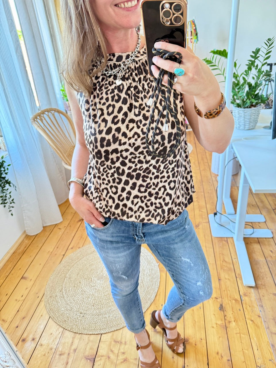 Top Alice Leo