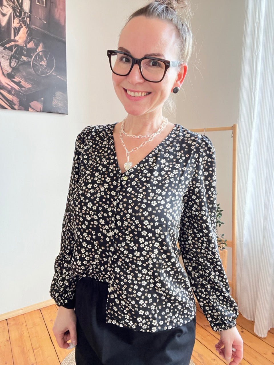 Blusen Shirt Blümchen Schwarz - FROLLEIN KÄTHE Shop