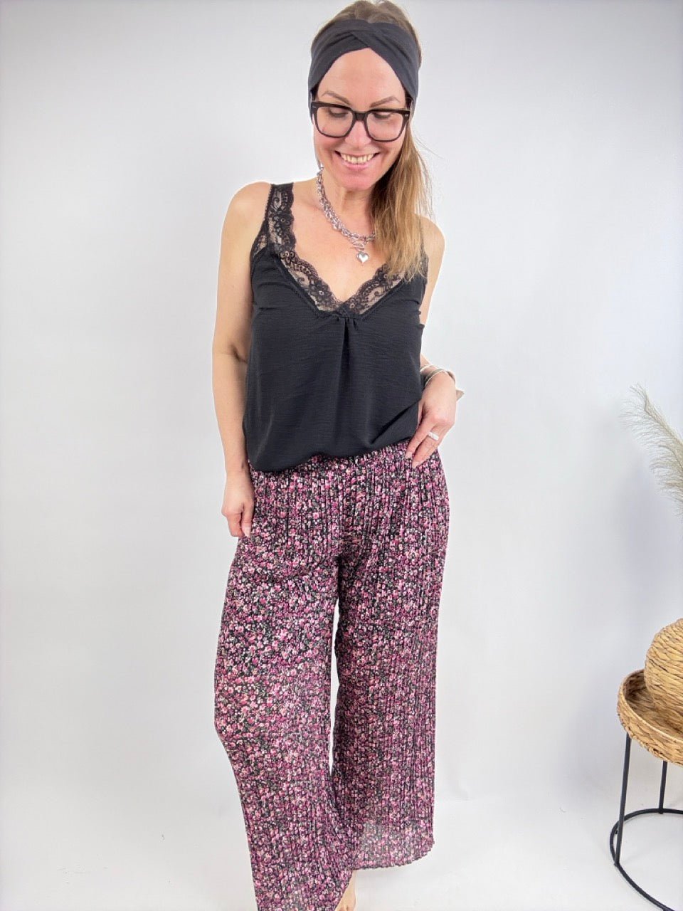 Hose Streublümchen Plissee Schwarz - FROLLEIN KÄTHE Shop