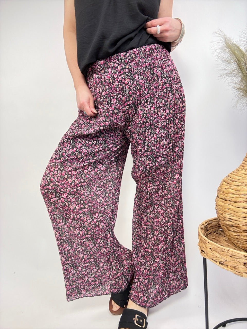 Hose Streublümchen Plissee Schwarz - FROLLEIN KÄTHE Shop