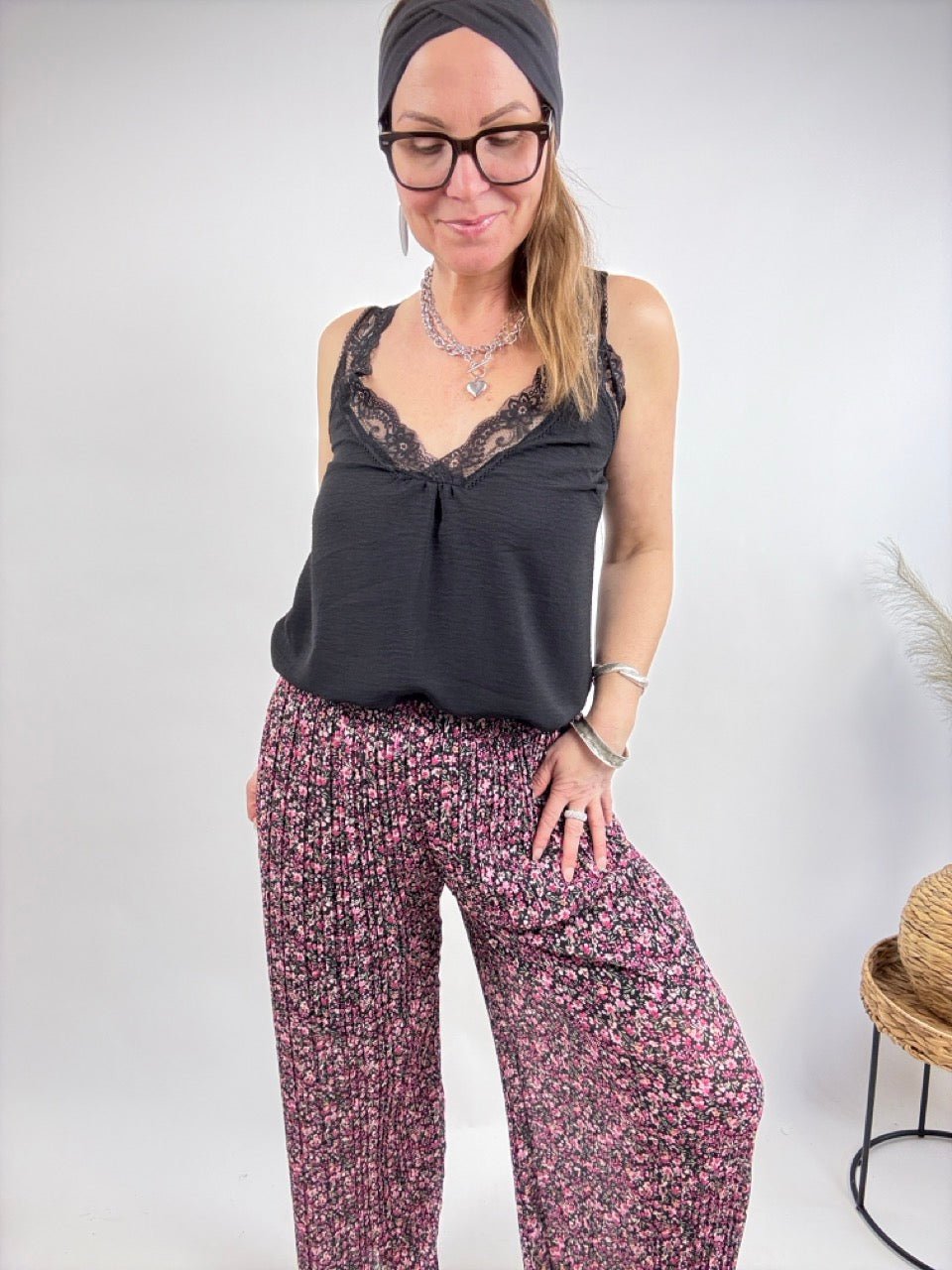 Hose Streublümchen Plissee Schwarz - FROLLEIN KÄTHE Shop