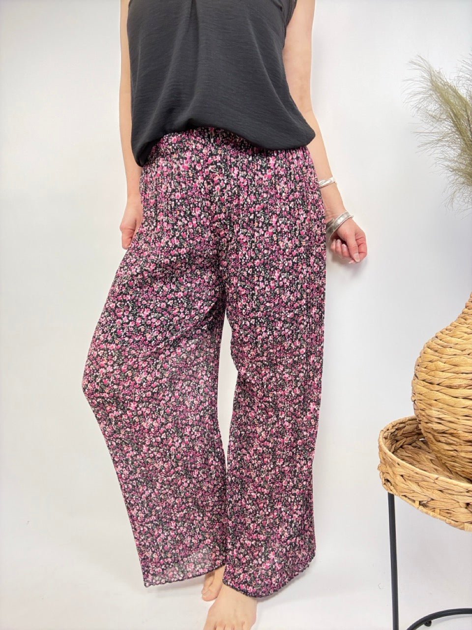 Hose Streublümchen Plissee Schwarz - FROLLEIN KÄTHE Shop