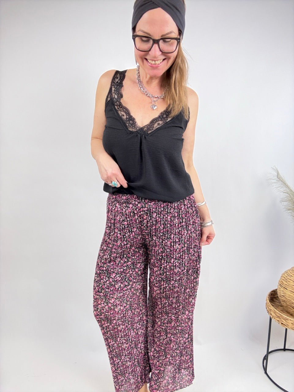 Hose Streublümchen Plissee Schwarz - FROLLEIN KÄTHE Shop