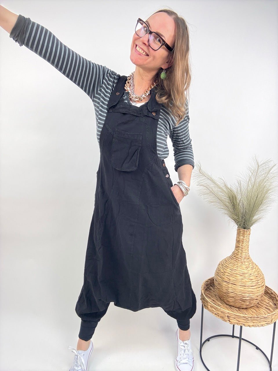 Latzhose Jumpsuit Schwarz - FROLLEIN KÄTHE Shop
