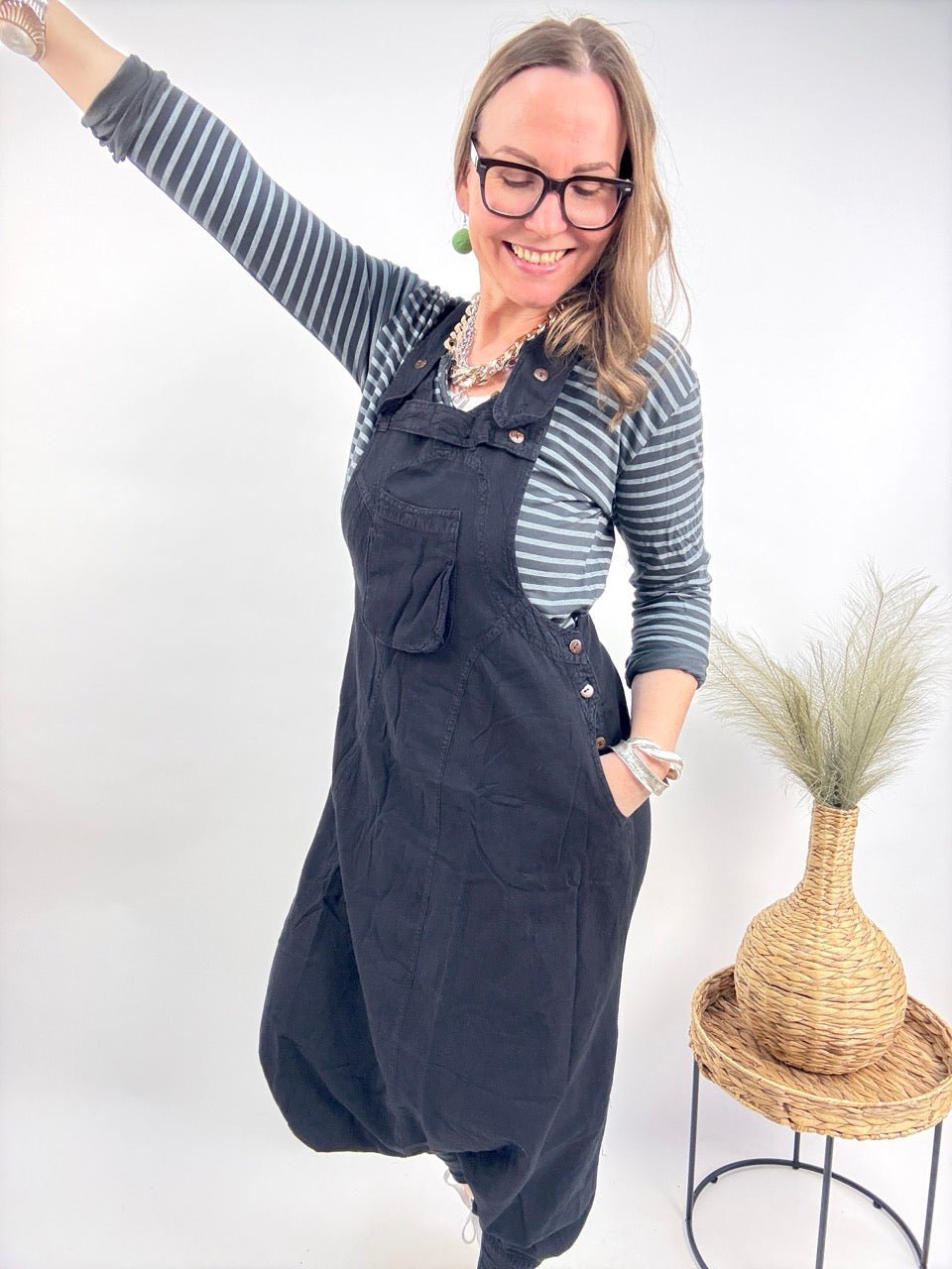 Latzhose Jumpsuit Schwarz - FROLLEIN KÄTHE Shop