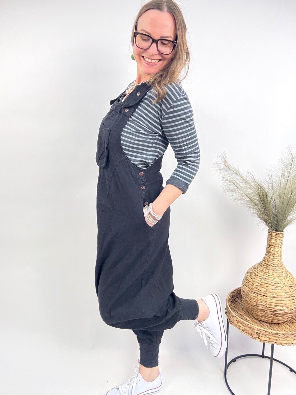 Latzhose Jumpsuit Schwarz - FROLLEIN KÄTHE Shop