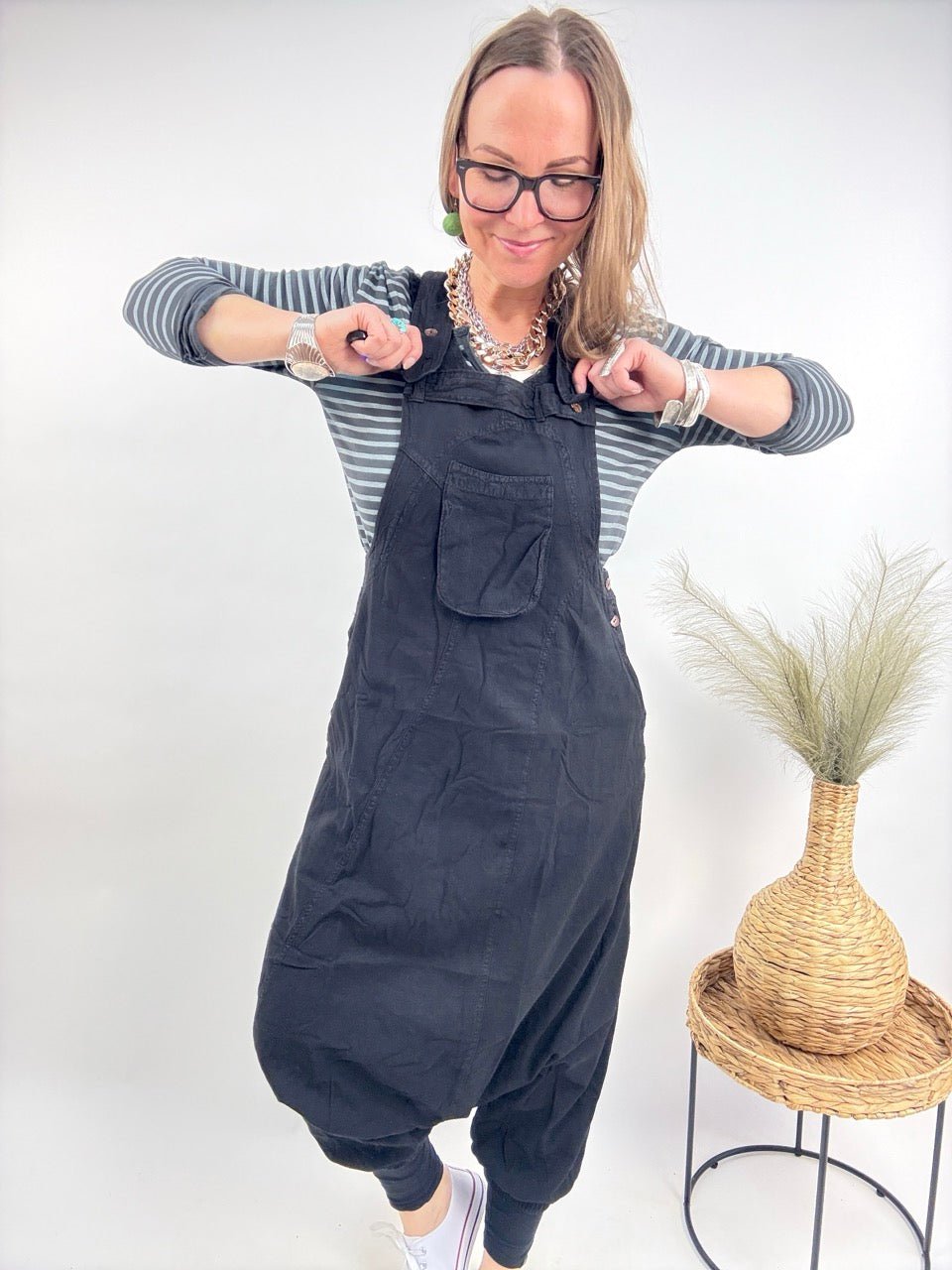 Latzhose Jumpsuit Schwarz - FROLLEIN KÄTHE Shop