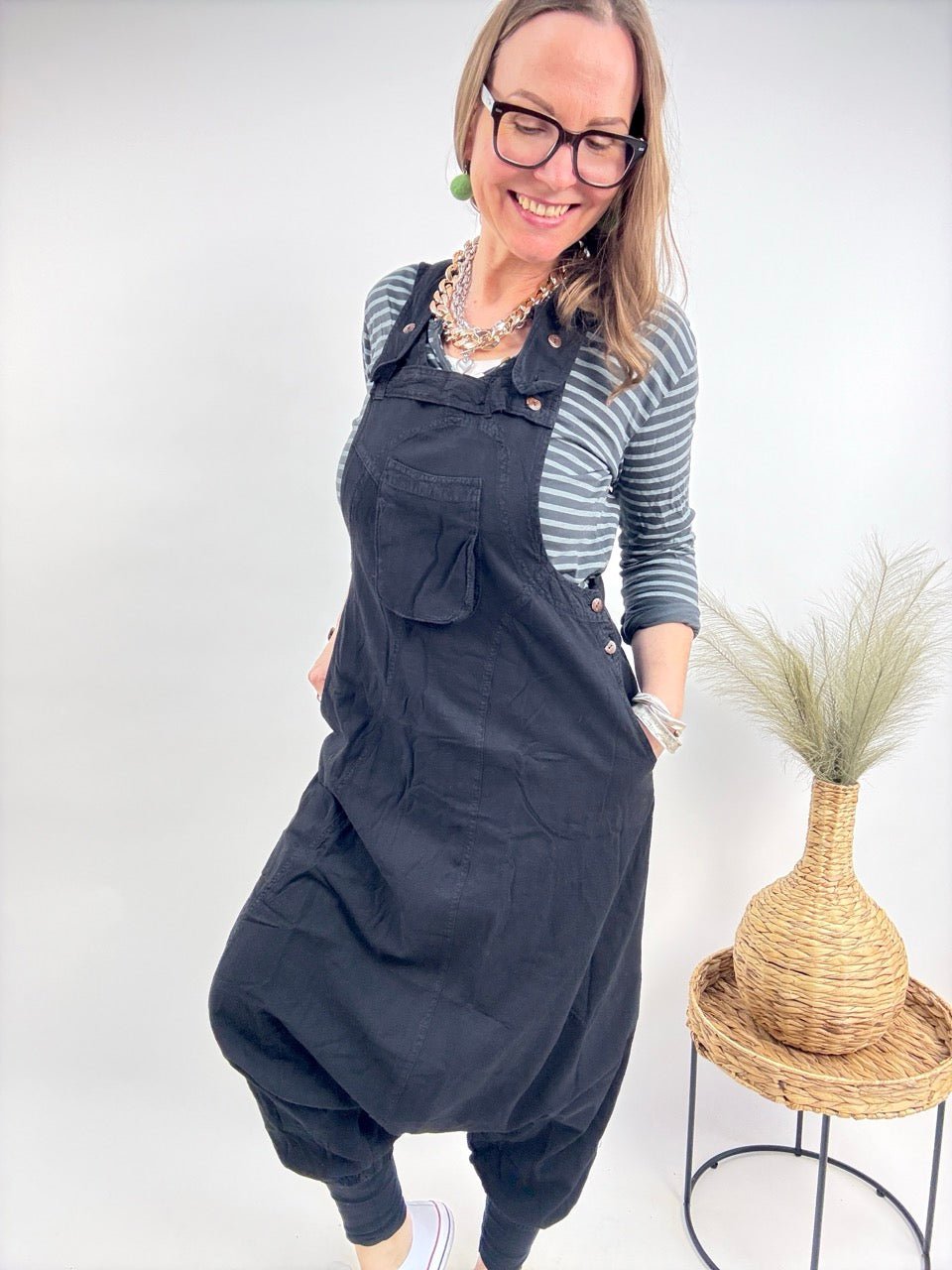 Latzhose Jumpsuit Schwarz - FROLLEIN KÄTHE Shop