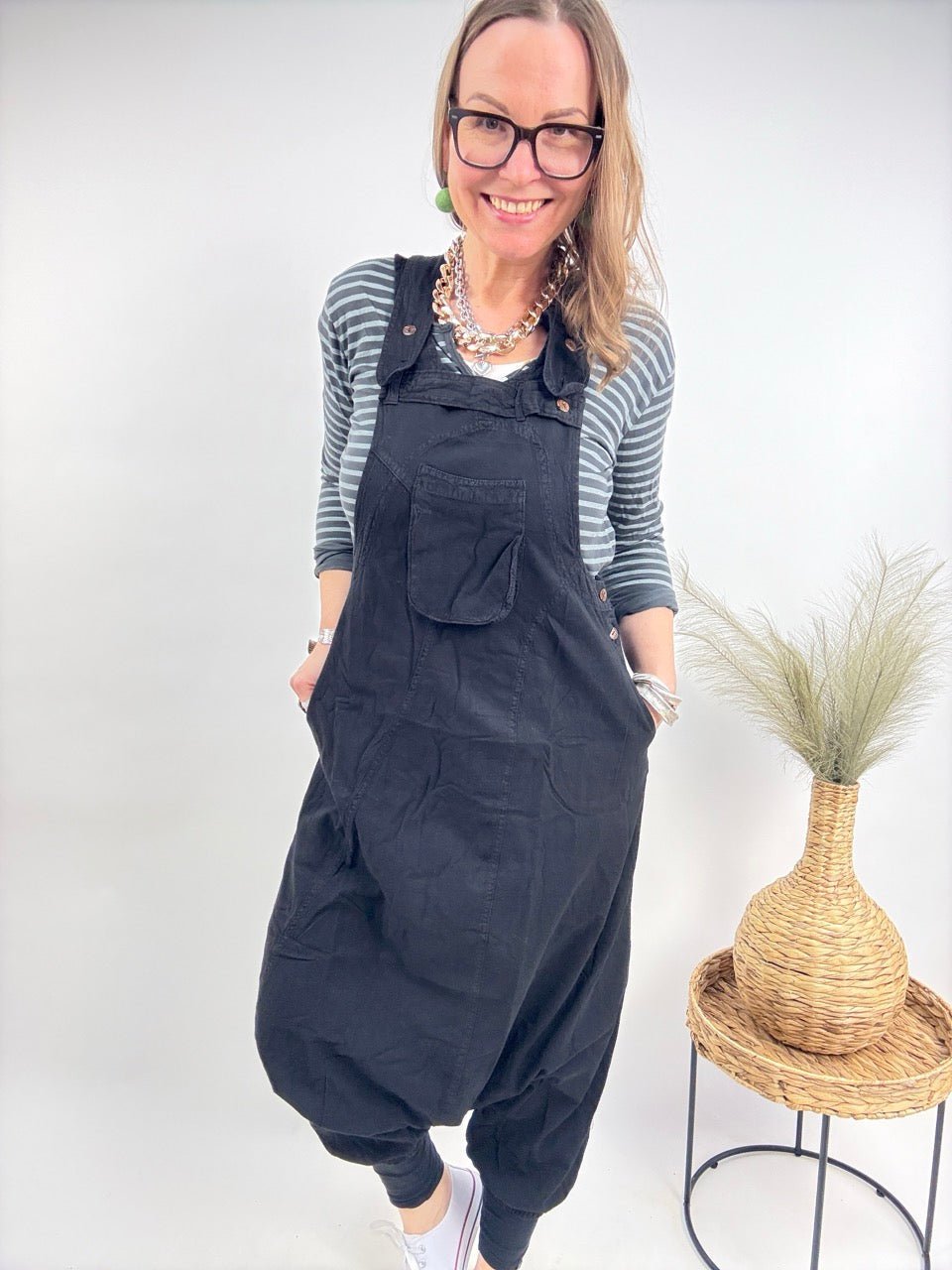 Latzhose Jumpsuit Schwarz - FROLLEIN KÄTHE Shop
