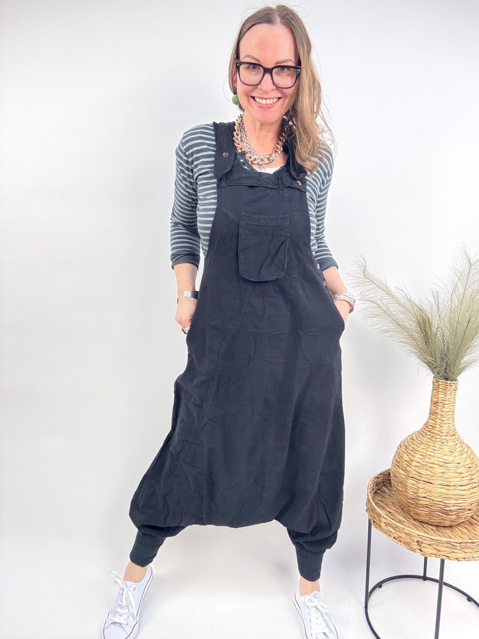 Latzhose Jumpsuit Schwarz - FROLLEIN KÄTHE Shop