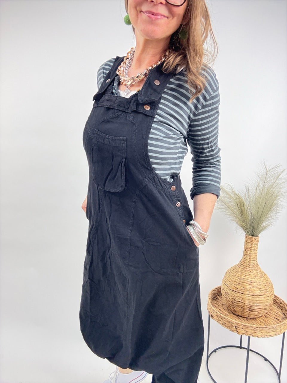 Latzhose Jumpsuit Schwarz - FROLLEIN KÄTHE Shop