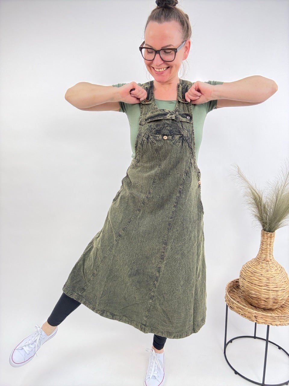 Latzkleid Stonewash Khaki - FROLLEIN KÄTHE Shop