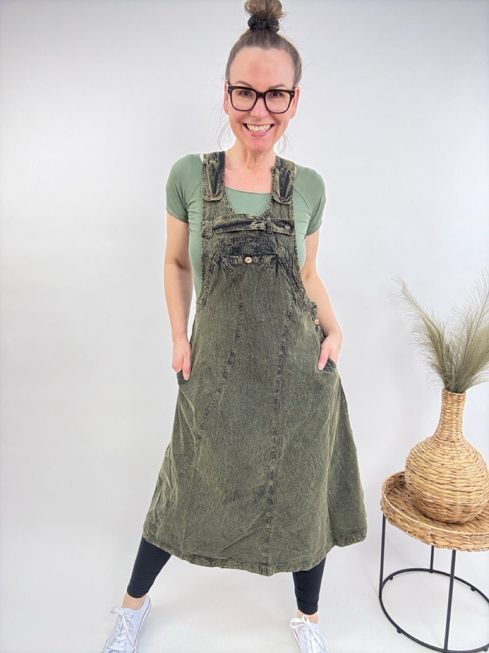 Latzkleid Stonewash Khaki - FROLLEIN KÄTHE Shop