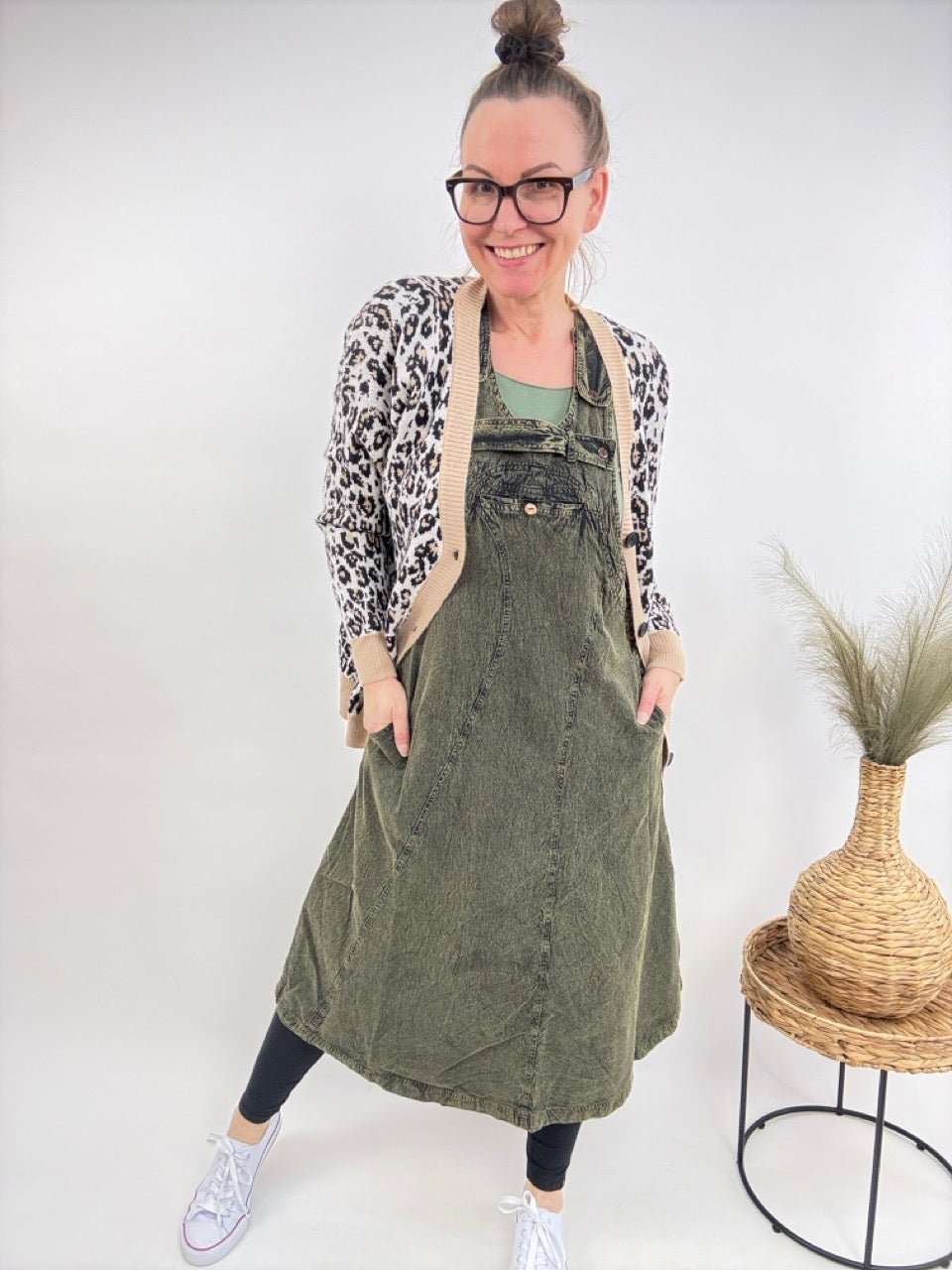 Latzkleid Stonewash Khaki - FROLLEIN KÄTHE Shop