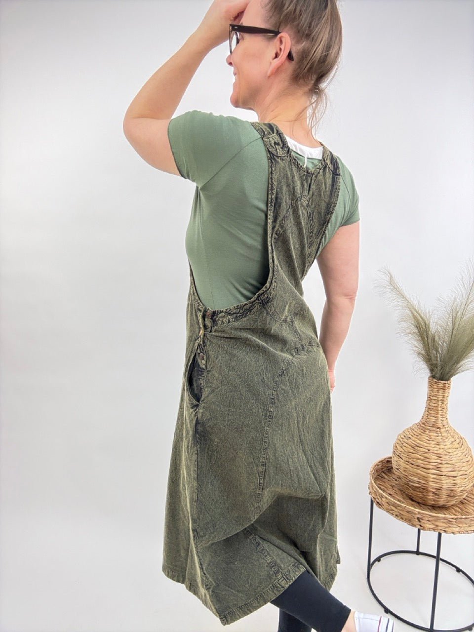 Latzkleid Stonewash Khaki - FROLLEIN KÄTHE Shop