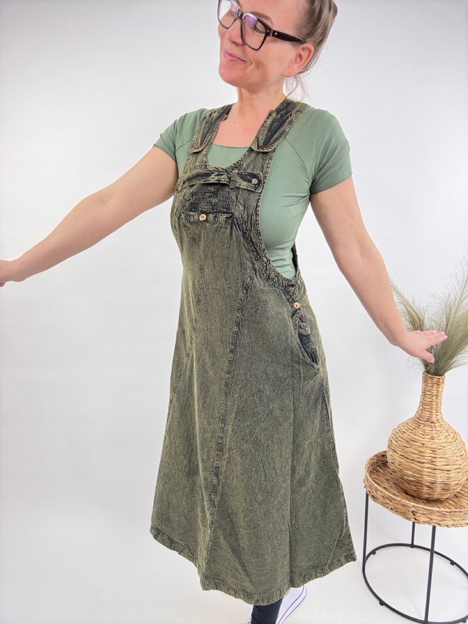 Latzkleid Stonewash Khaki - FROLLEIN KÄTHE Shop