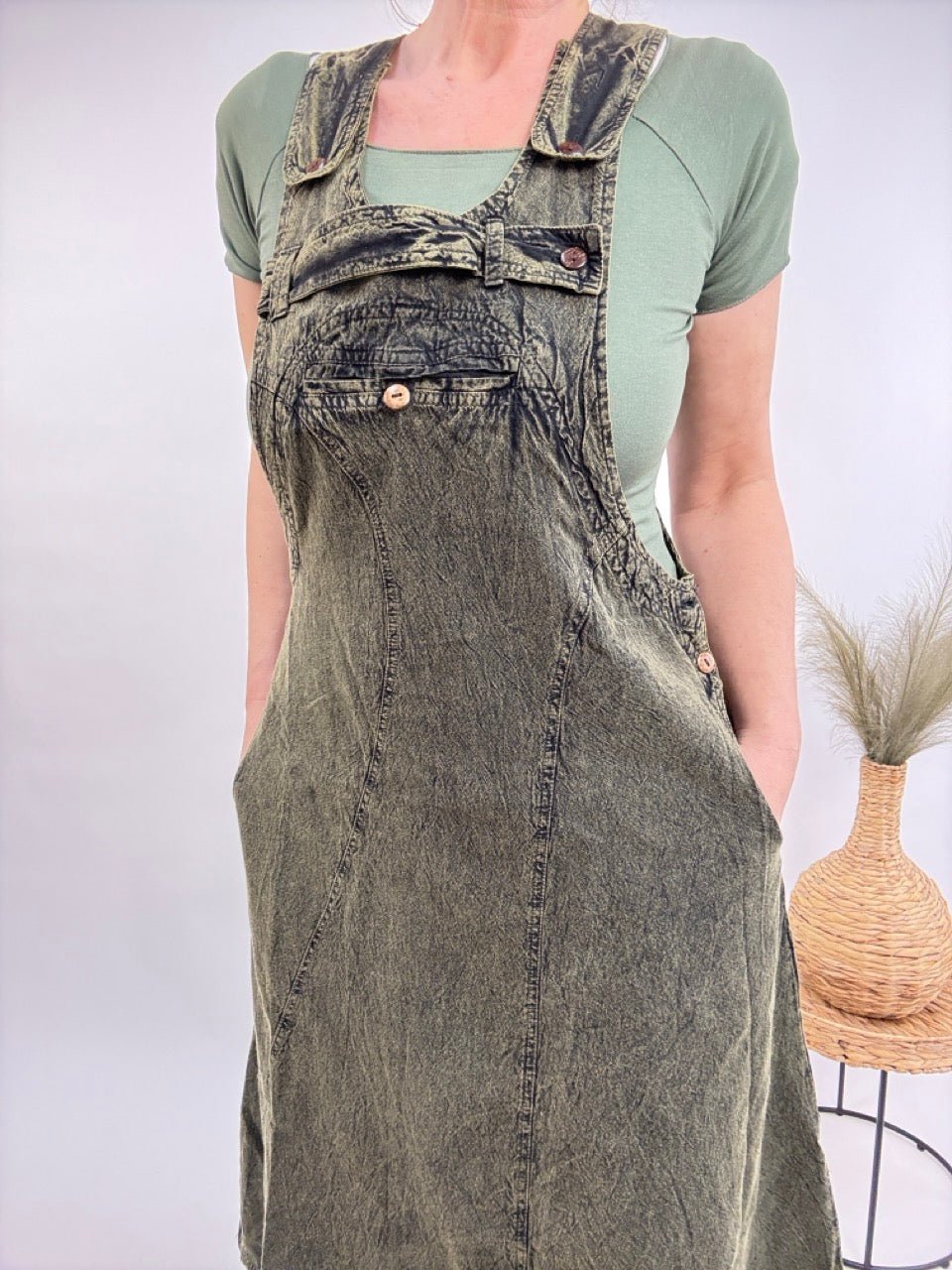 Latzkleid Stonewash Khaki - FROLLEIN KÄTHE Shop