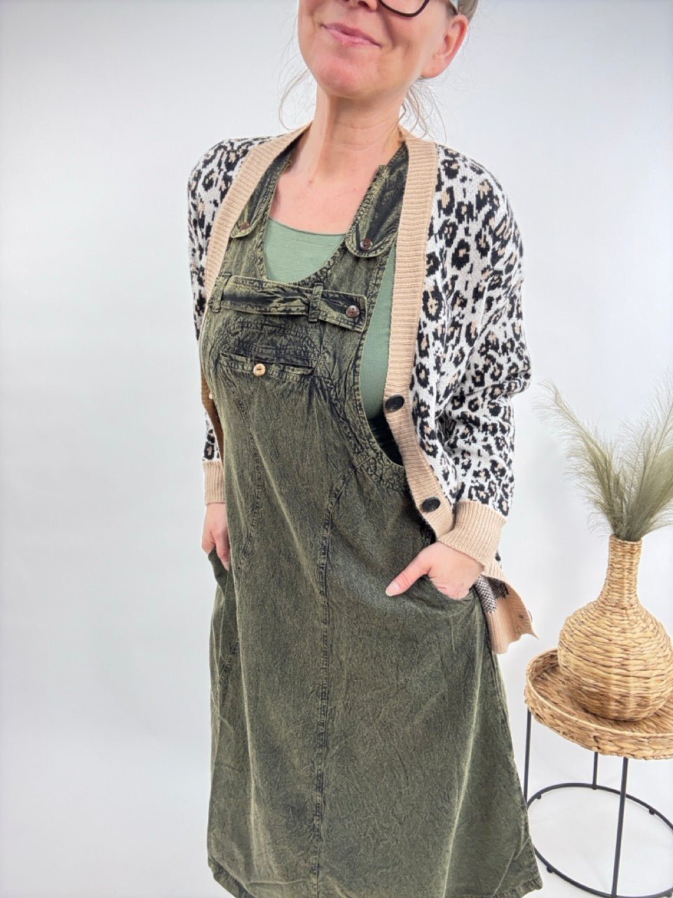 Latzkleid Stonewash Khaki - FROLLEIN KÄTHE Shop