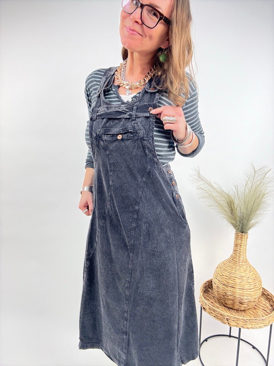 Latzkleid Stonewash Schwarz Grau - FROLLEIN KÄTHE Shop