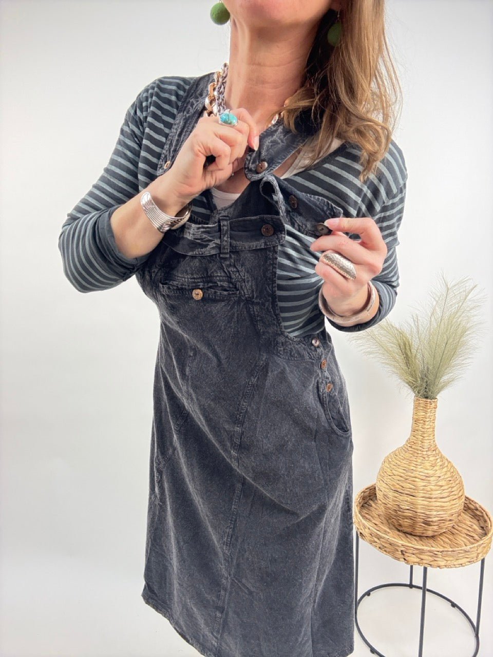 Latzkleid Stonewash Schwarz Grau - FROLLEIN KÄTHE Shop