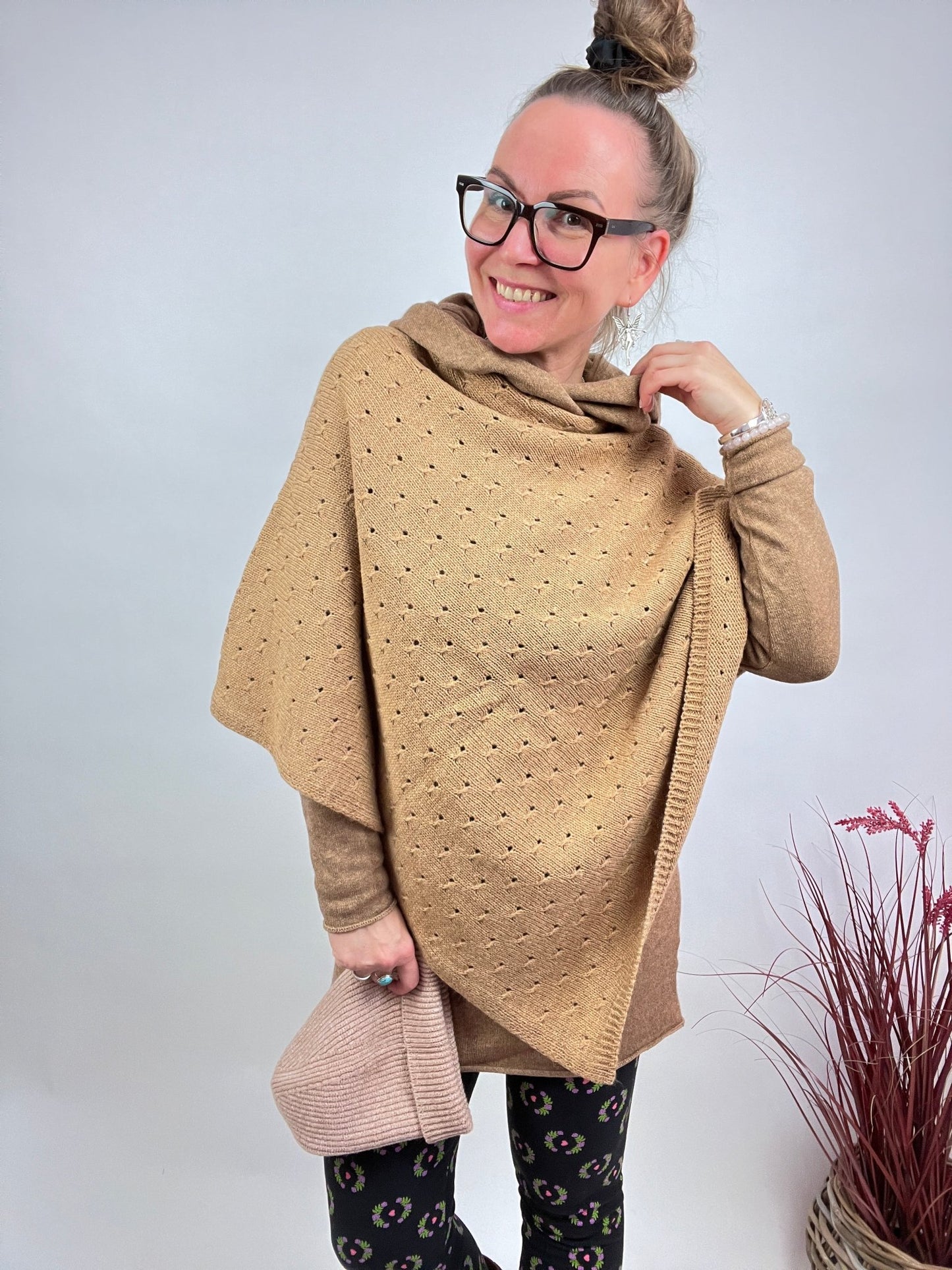 Poncho Woll Herzl Cappuccino - FROLLEIN KÄTHE Shop