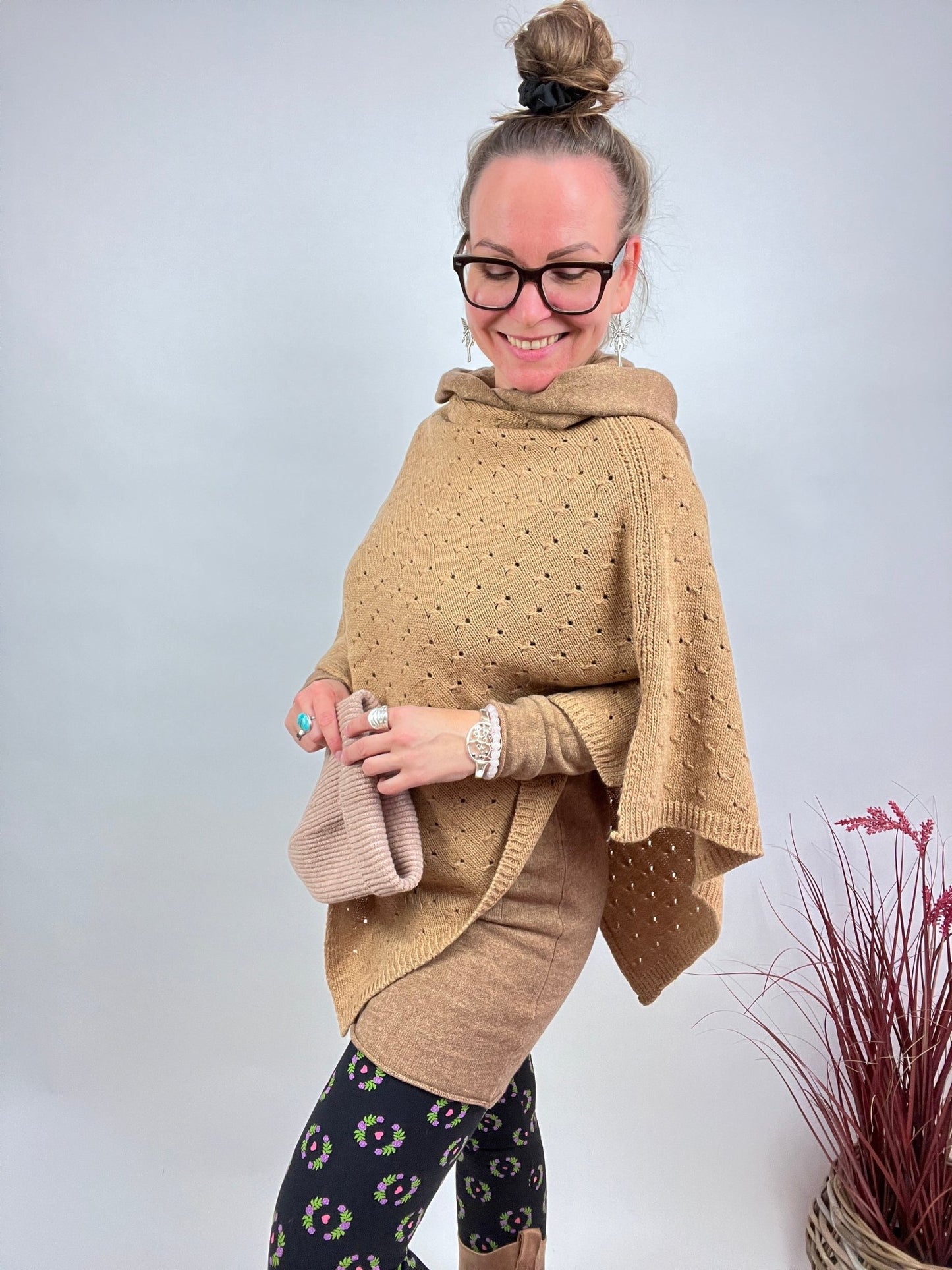 Poncho Woll Herzl Cappuccino - FROLLEIN KÄTHE Shop