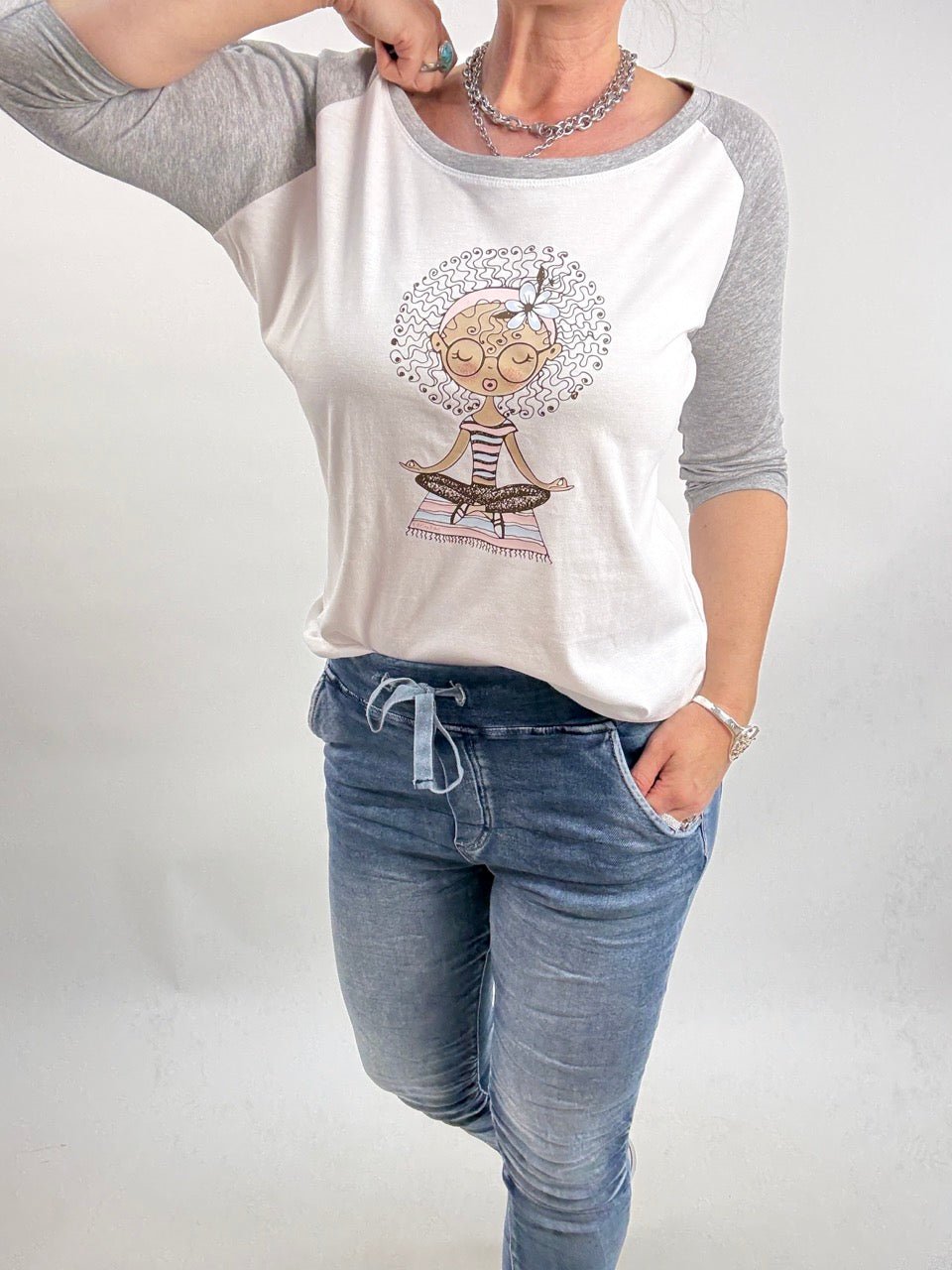 Shirt Edelmädel Meditation 2 Farbig - FROLLEIN KÄTHE Shop