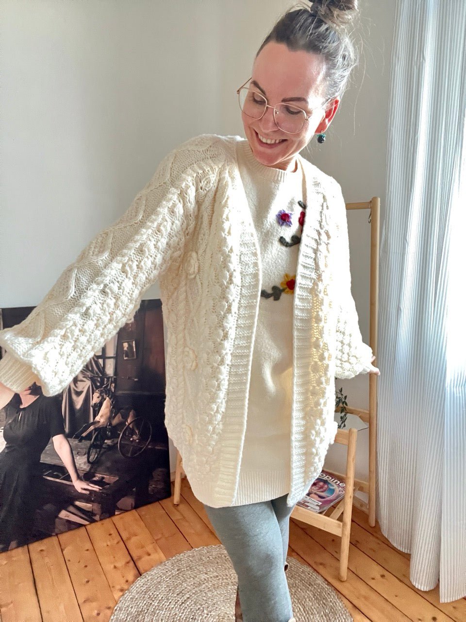 Strickjacke Blütezeit Wollweiß - FROLLEIN KÄTHE Shop