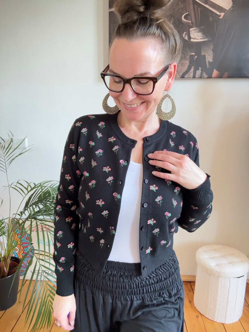 Strickjacke Flower Schwarz - FROLLEIN KÄTHE Shop