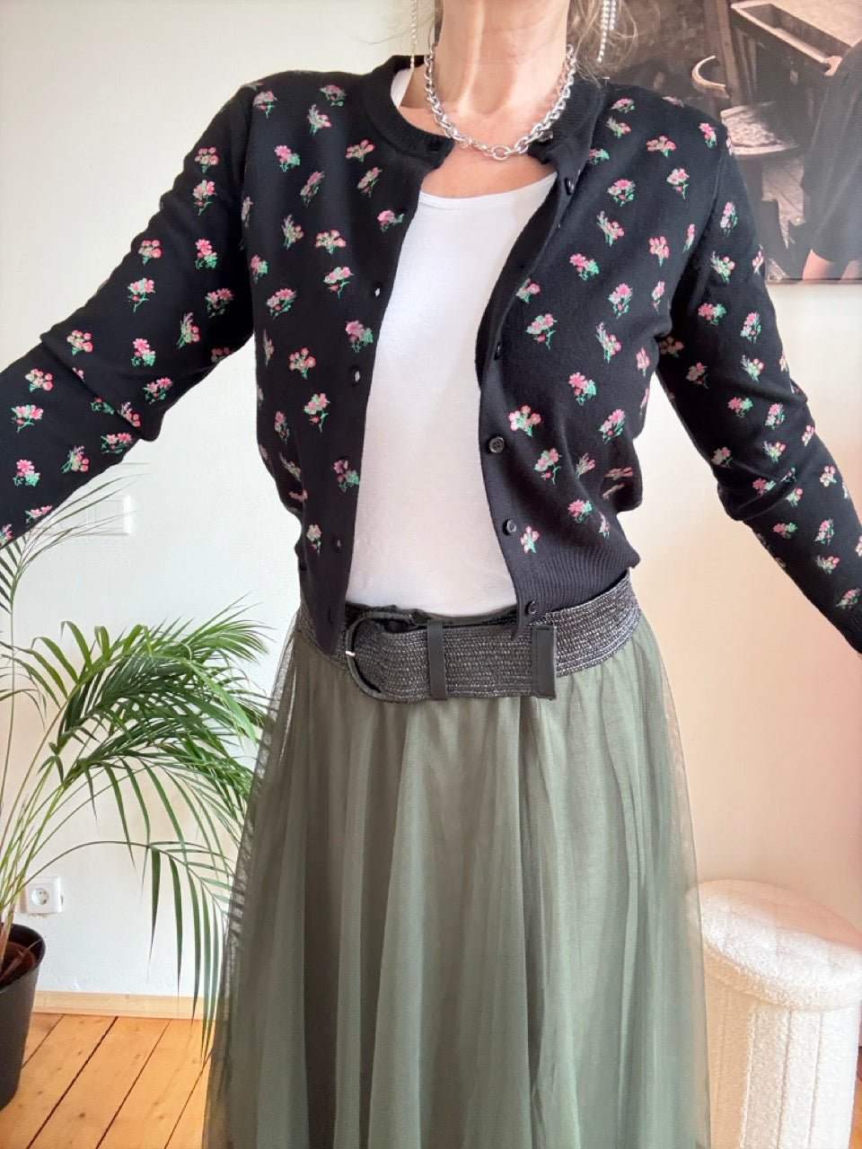 Strickjacke Flower Schwarz - FROLLEIN KÄTHE Shop