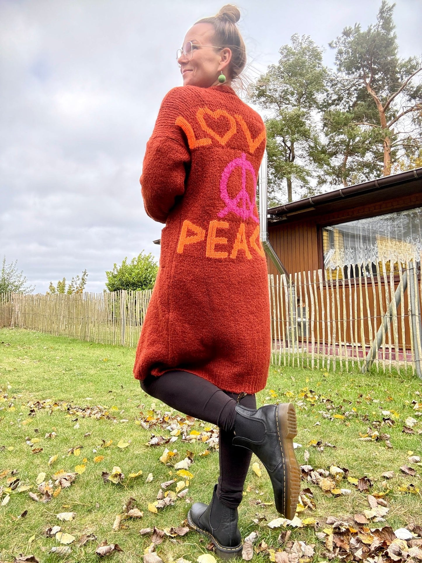 Strickjacke Love & Peace Herbstrot - FROLLEIN KÄTHE Shop