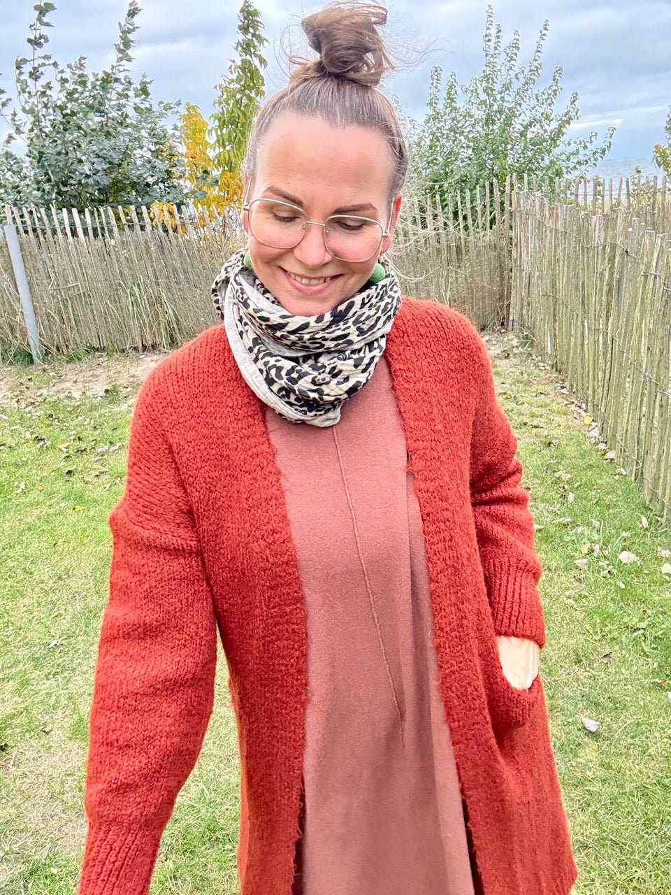 Strickjacke Love & Peace Herbstrot - FROLLEIN KÄTHE Shop