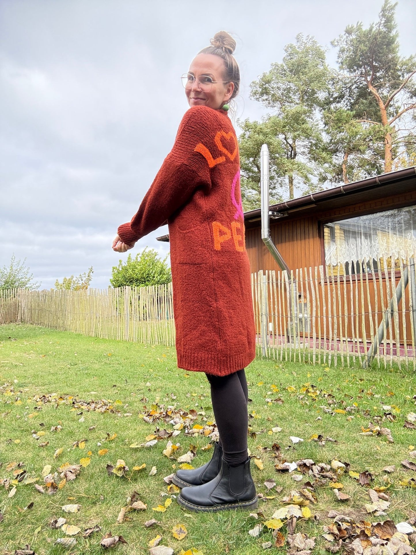 Strickjacke Love & Peace Herbstrot - FROLLEIN KÄTHE Shop