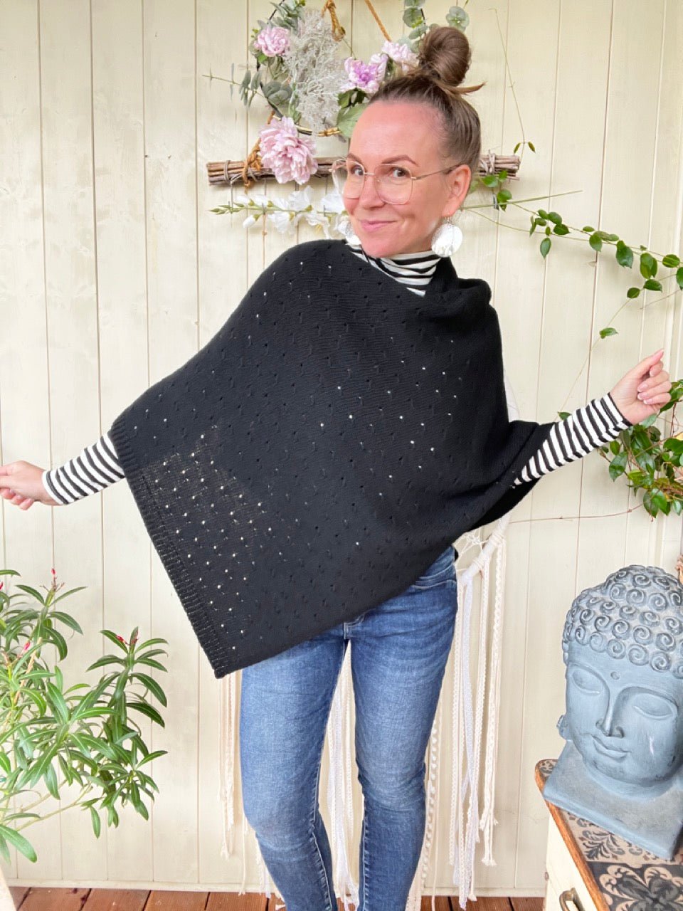 Woll Poncho Herzl Schwarz - FROLLEIN KÄTHE Shop