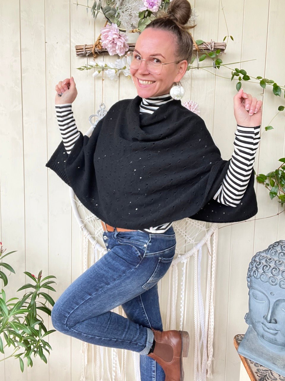 Woll Poncho Herzl Schwarz - FROLLEIN KÄTHE Shop