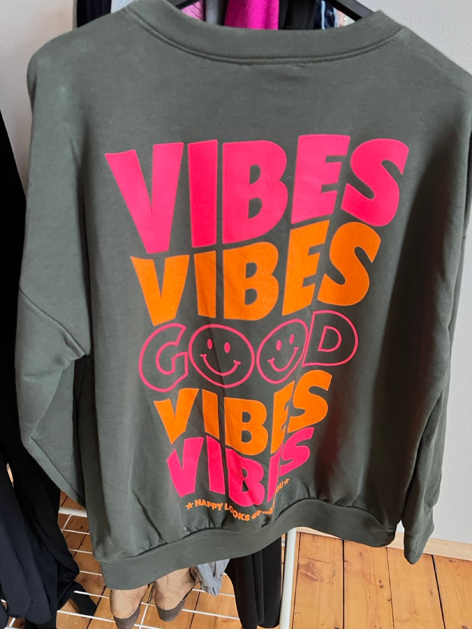 Pulli Good Vibes Olive