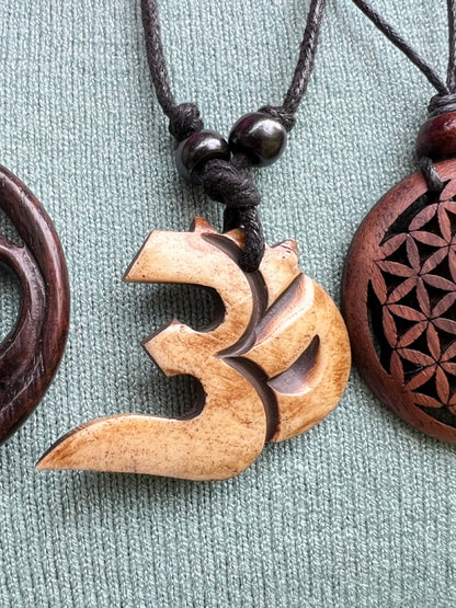 Kette Holz verschiedene Symbole