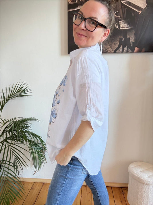 Bluse Lori Weiß mit Blüten Blau - FROLLEIN KÄTHE Shop
