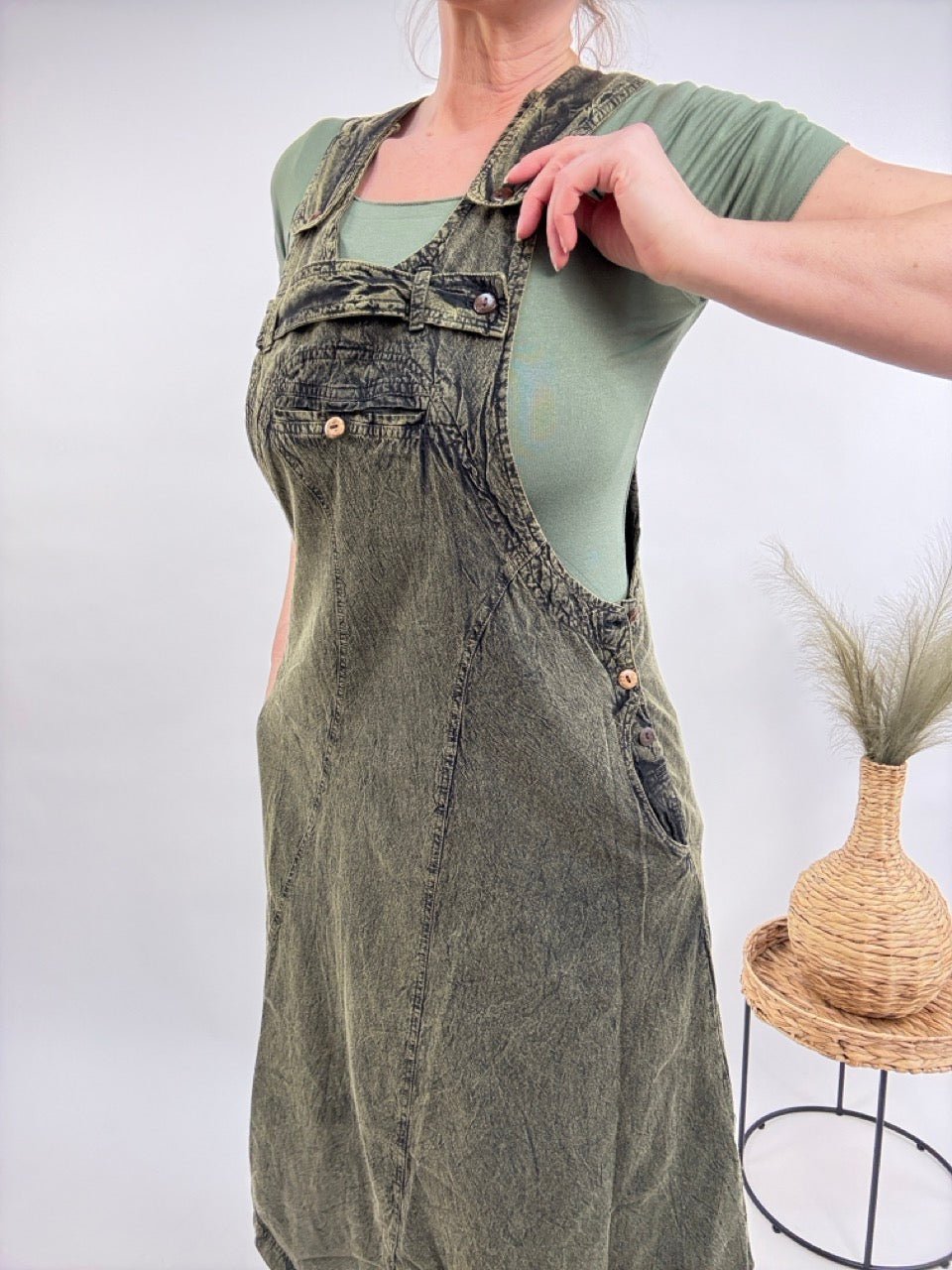 Latzkleid Stonewash Khaki - FROLLEIN KÄTHE Shop