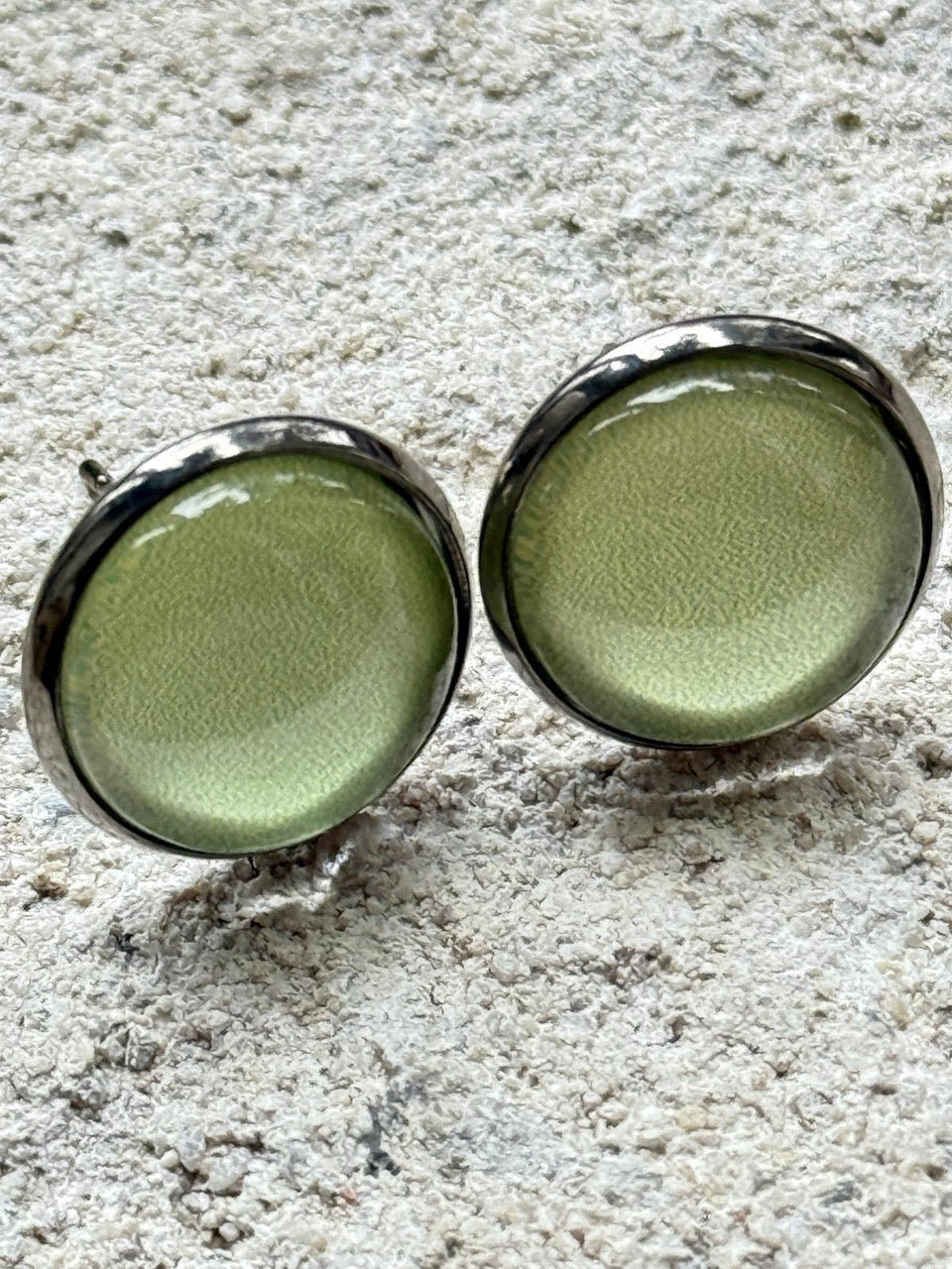 Ohrstecker Edelstahl Kiki Lind Grün Uni 12mm - FROLLEIN KÄTHE Shop