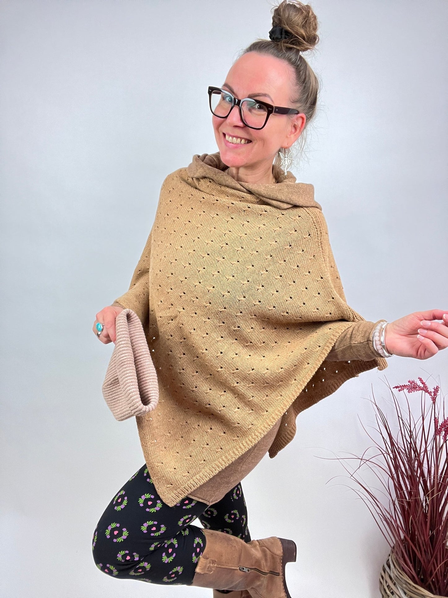 Poncho Woll Herzl Cappuccino - FROLLEIN KÄTHE Shop