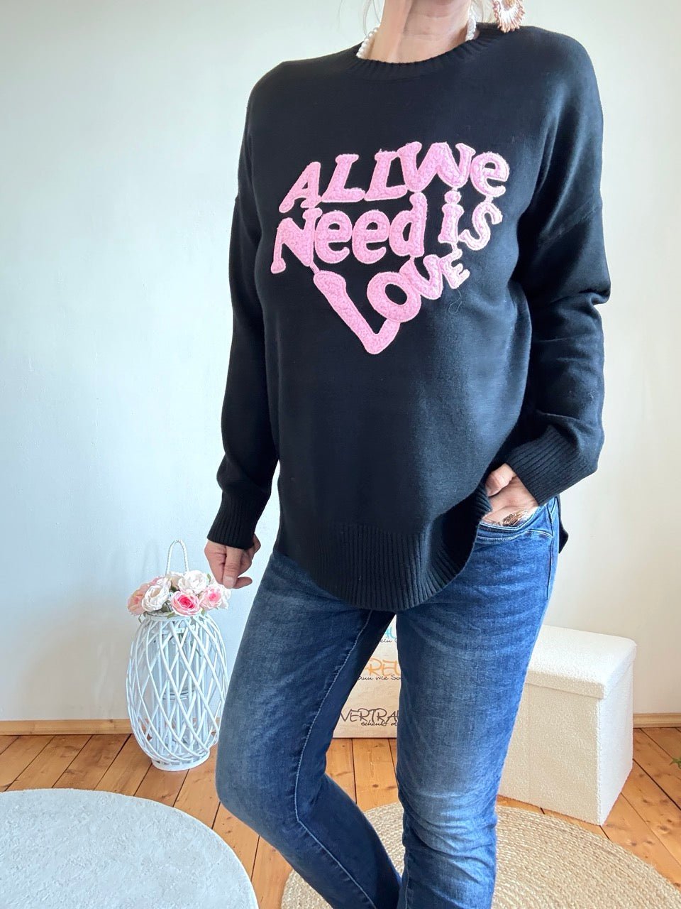 Pulli All we need is love Schwarz - FROLLEIN KÄTHE Shop