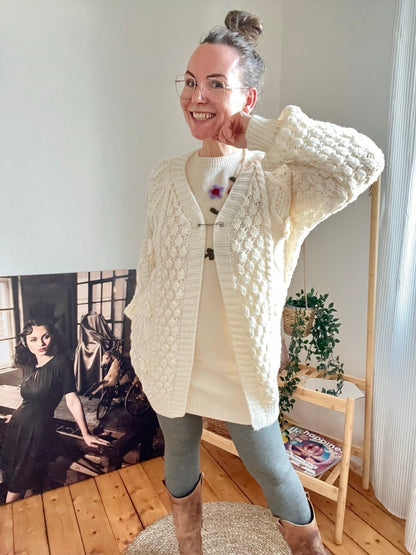 Strickjacke Blütezeit Wollweiß - FROLLEIN KÄTHE Shop