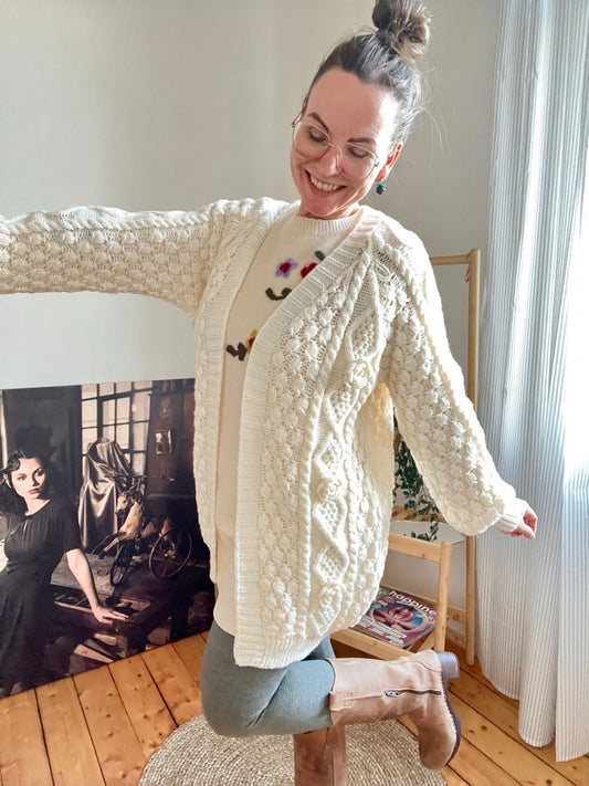 Strickjacke Blütezeit Wollweiß - FROLLEIN KÄTHE Shop