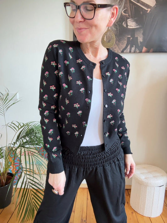 Strickjacke Flower Schwarz - FROLLEIN KÄTHE Shop