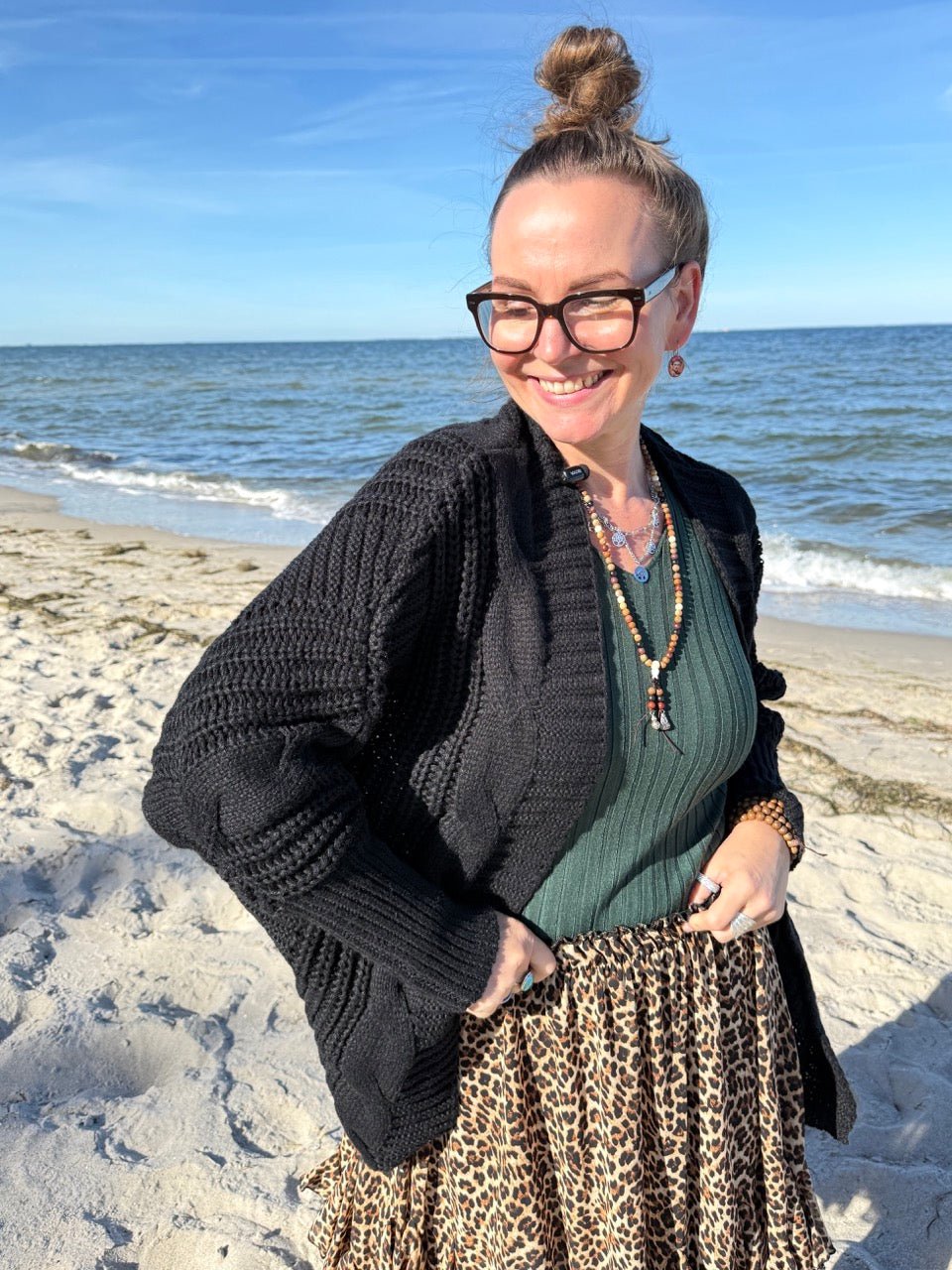 Strickjacke Herzstück Schwarz - FROLLEIN KÄTHE Shop