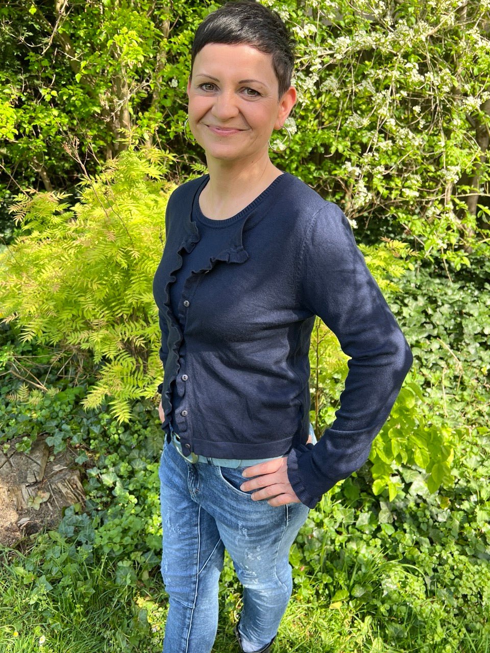 Strickjacke Rüschli Blau - FROLLEIN KÄTHE Shop