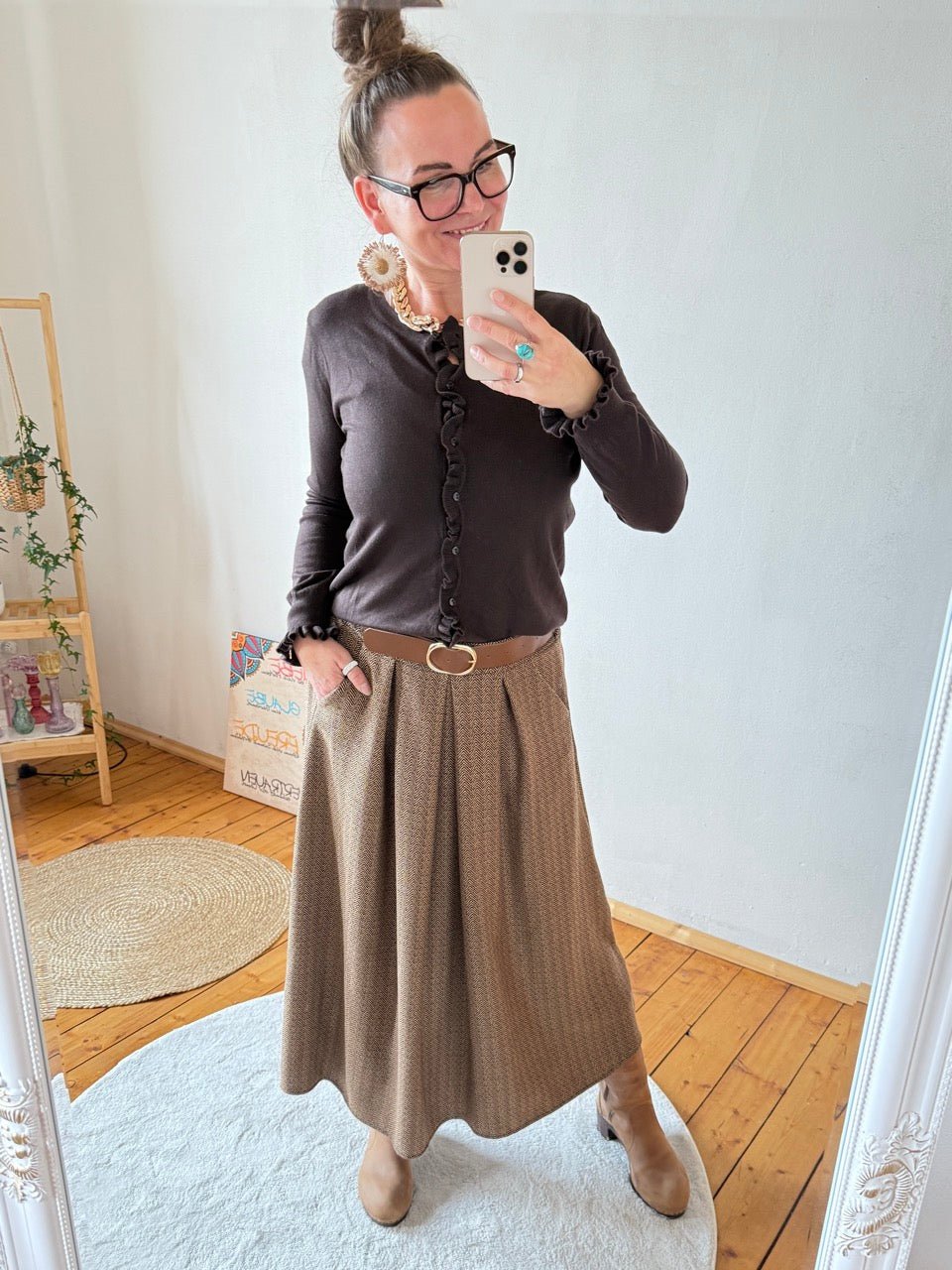 Strickjacke Rüschli Chocolate - FROLLEIN KÄTHE Shop